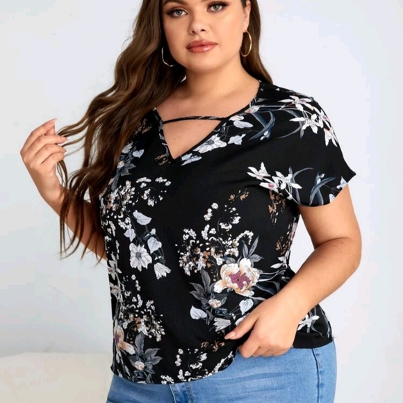 Beautiful Women's Plus Size Black Floral Casual Fashion Top ✨️ ♥️ - Picture 8 of 12